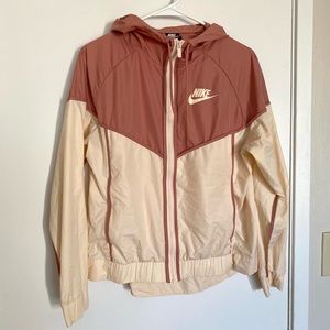 Size Medium Nike Windbreaker. Worn twice! Perfect condition.